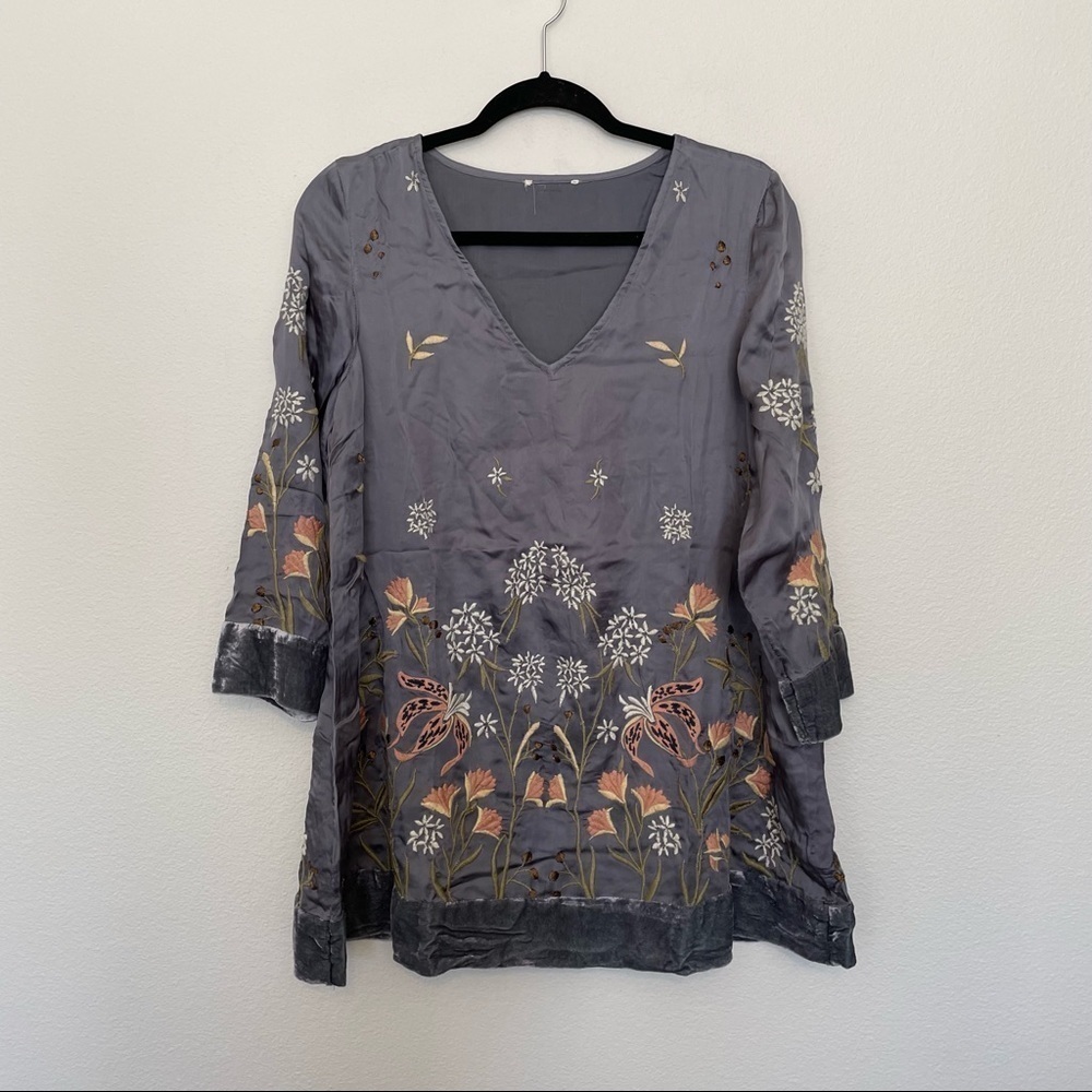 NWOT Sundance grey floral embroidered tunic length blouse velvet trimmed hem szS